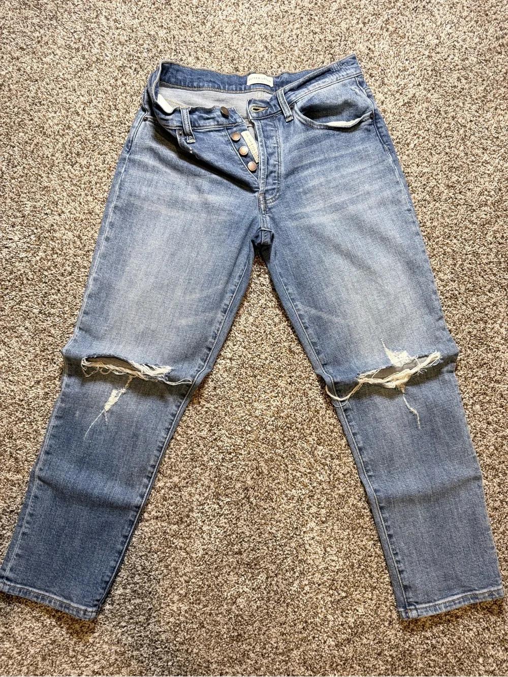 Boyfriend Jeans in Light Blue with Knee Rips